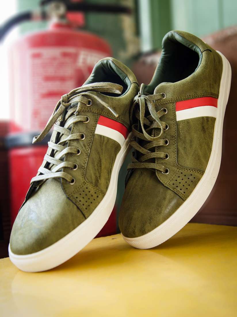 Locomotive casual shoes store