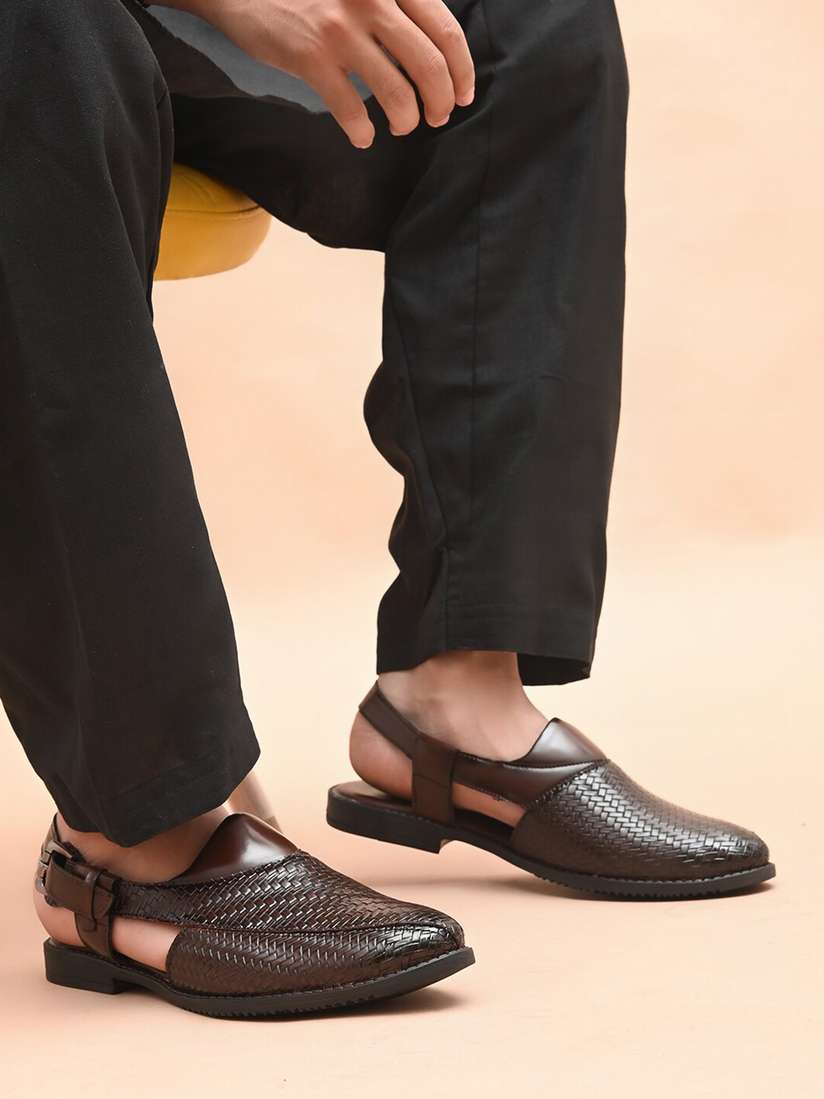 Kurta Pajama Leather Ke Chappal Kurta Pajama With Kolhapuri
