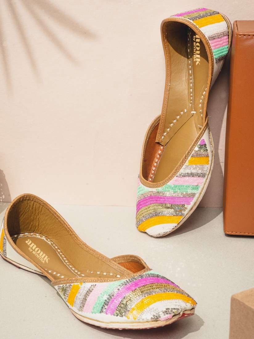 Mojaris myntra deals