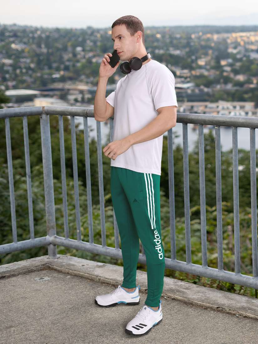 What to wear with adidas joggers men online