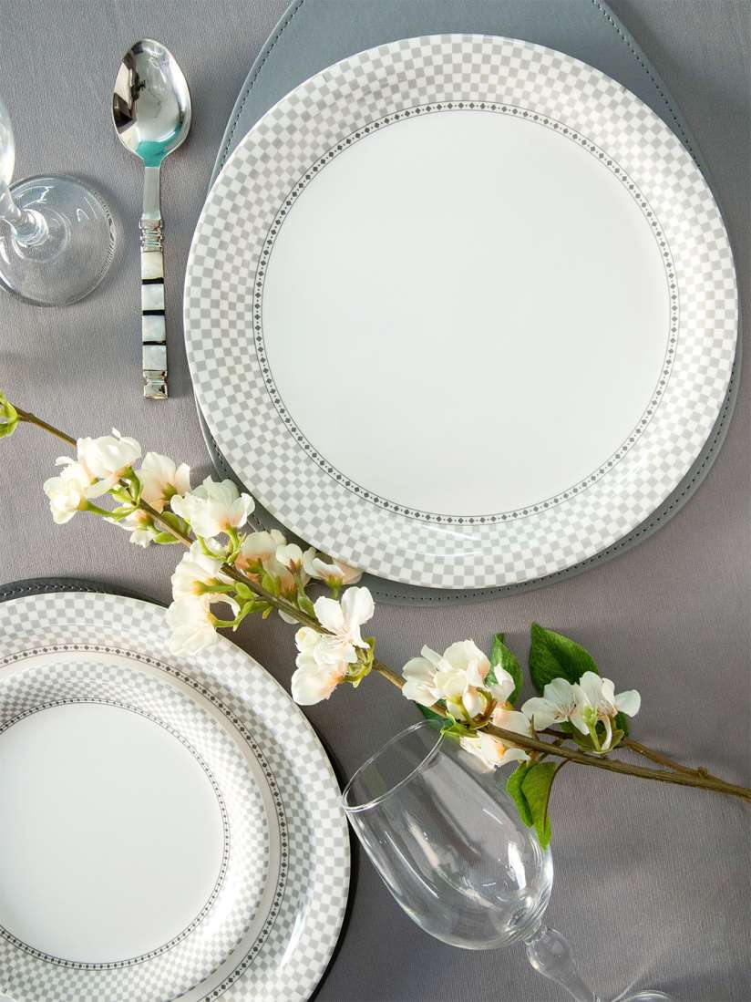 Serve well plates top