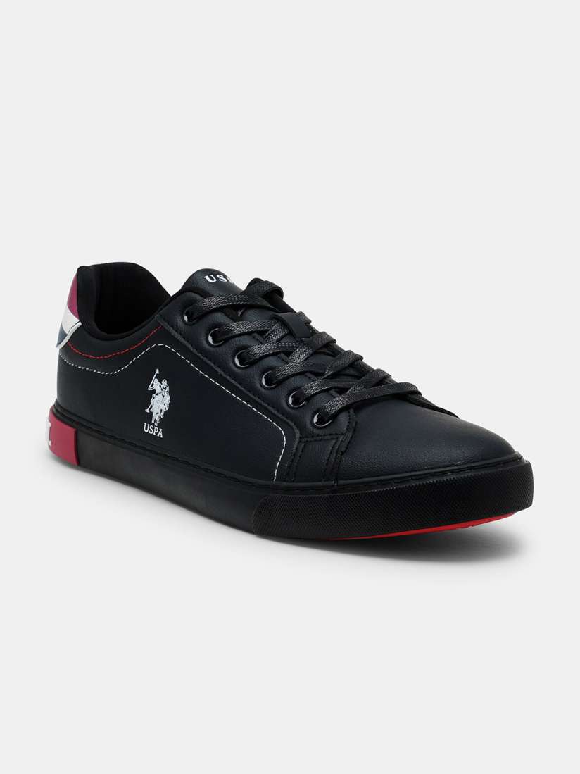 Sneakers rojas 2025