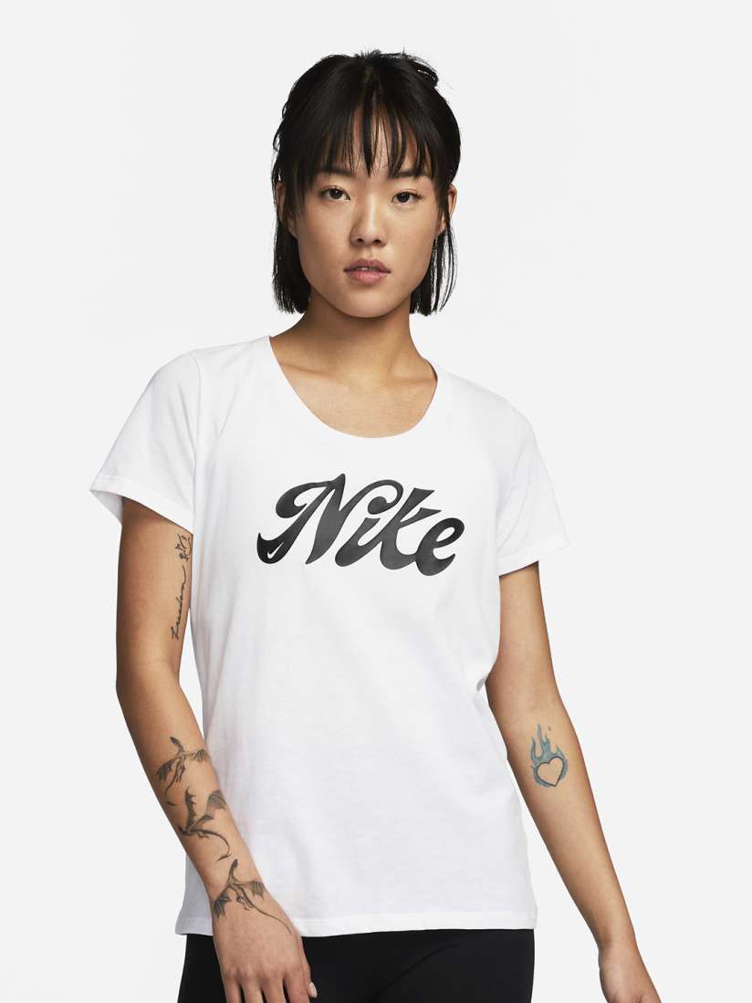 Nike female t shirt online