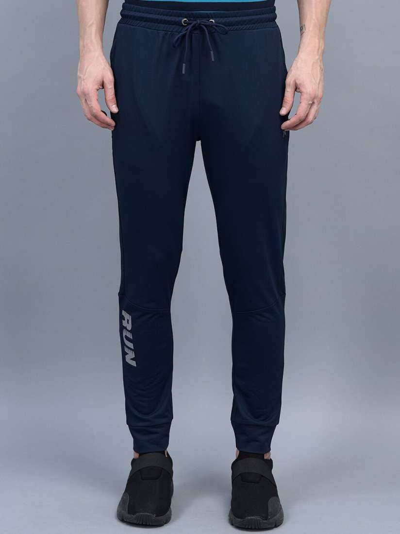 Joggers on myntra discount