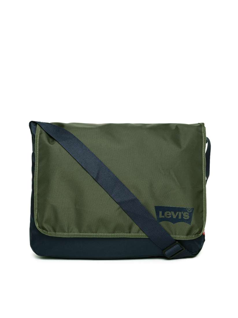 Levi's messenger bag top