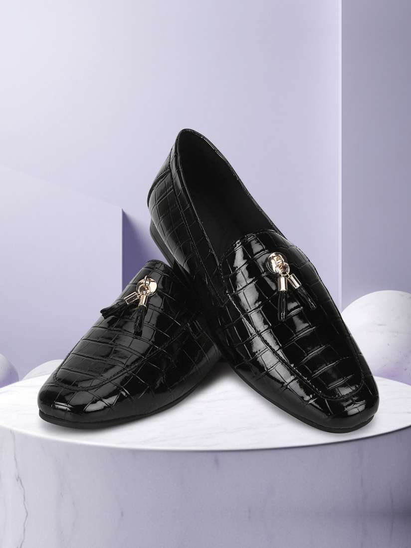 Buy yoho Women Textured Flexible Anti Skid Tassel Loafers Casual Shoes for Women 24130168 Myntra