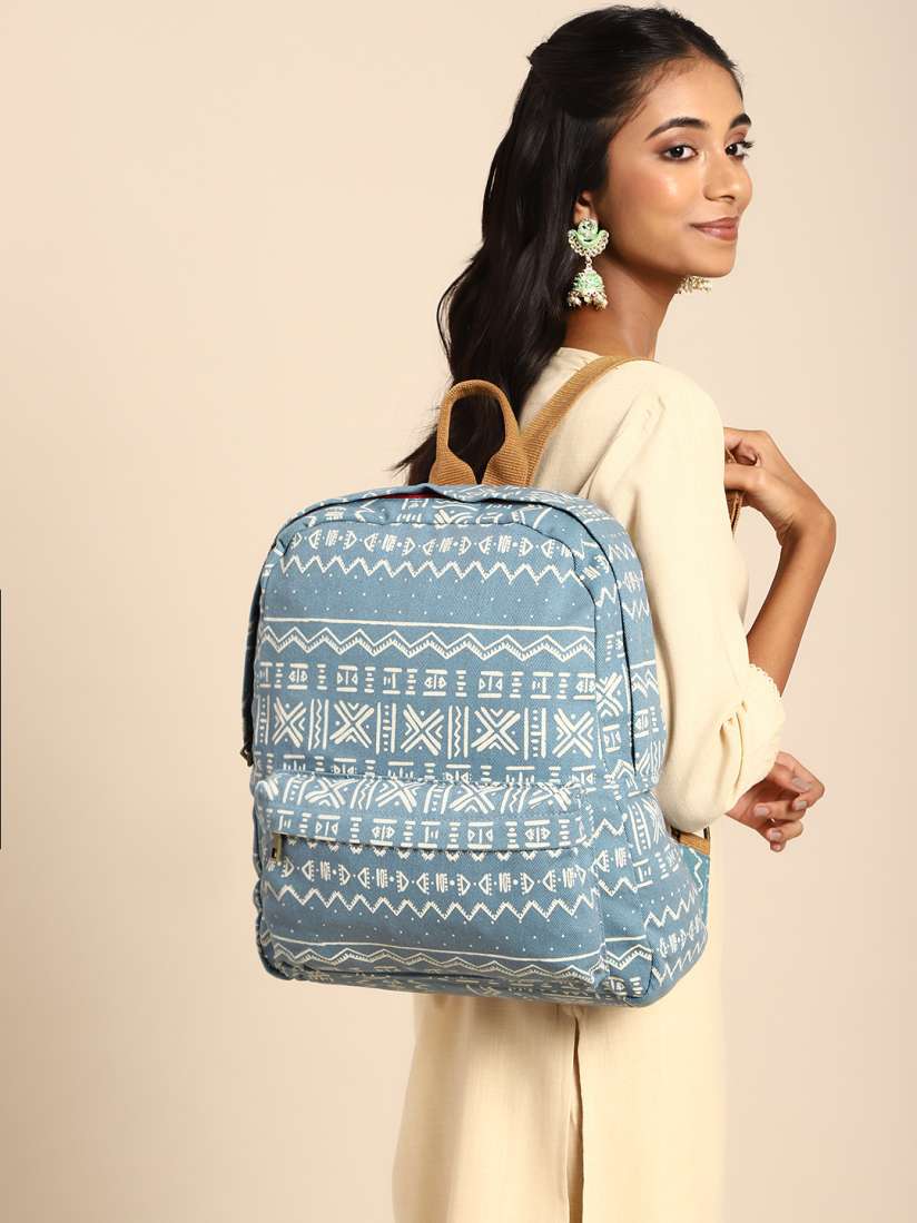 Geometric backpack outlet