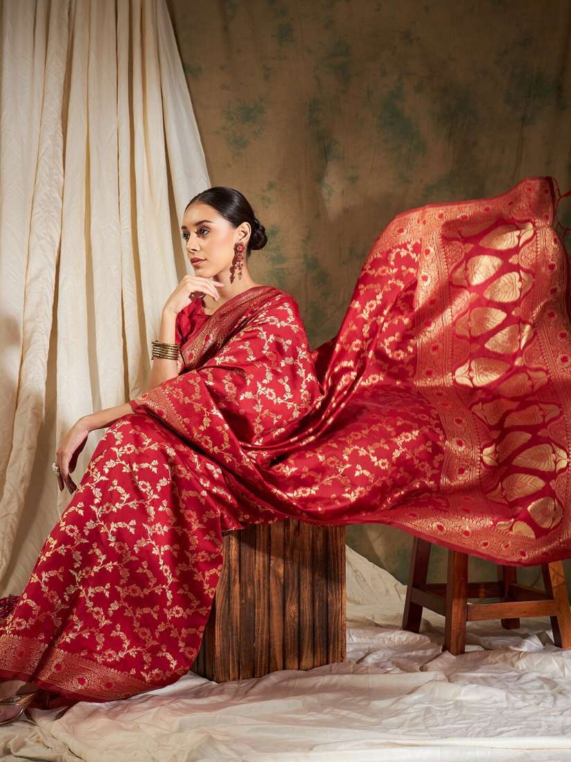 Myntra red saree clearance