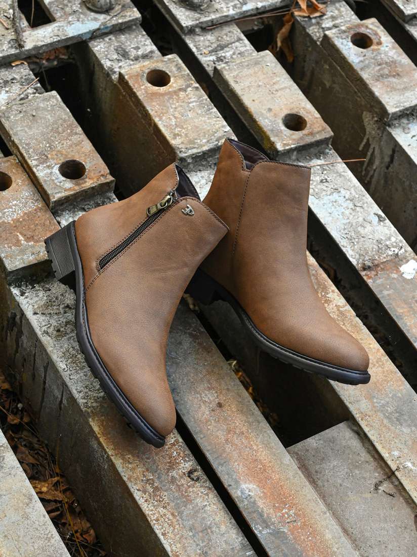 Boots on myntra shop