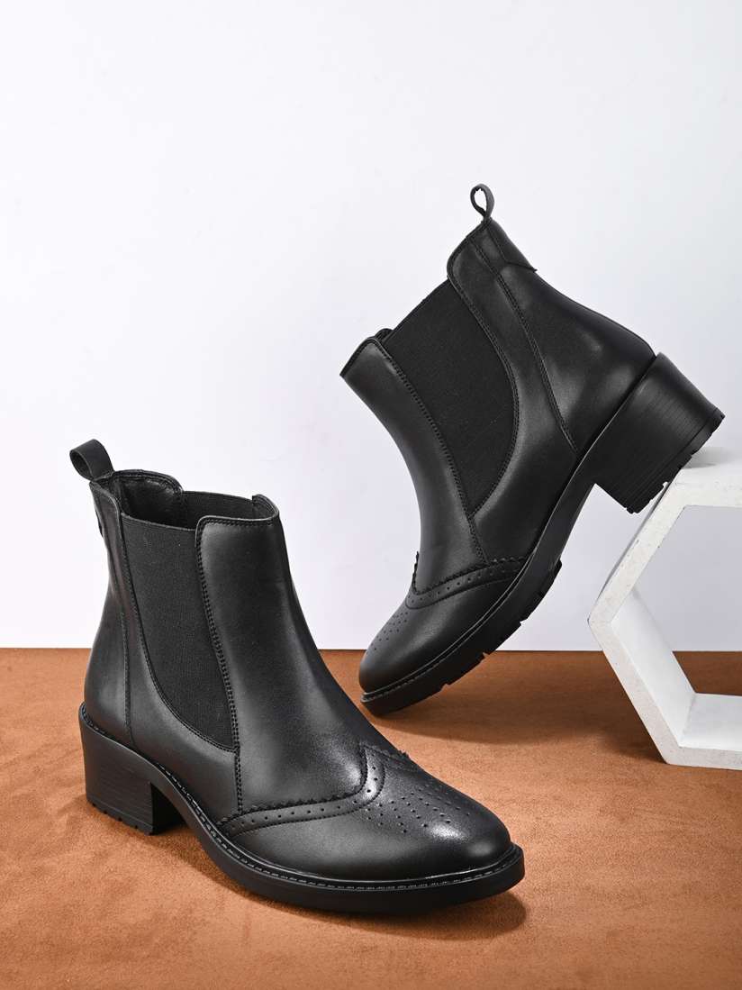 Chelsea boots myntra discount