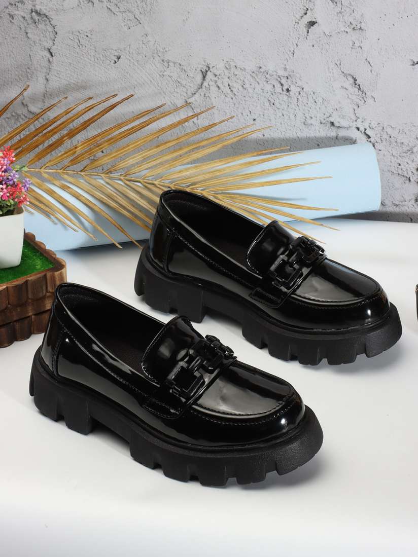 Buy TWIN TOES Women Buckled Heeled Lightweight Horsebit Loafers Casual Shoes for Women 24298772 Myntra