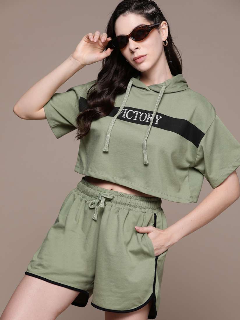 Crop hoodie myntra deals