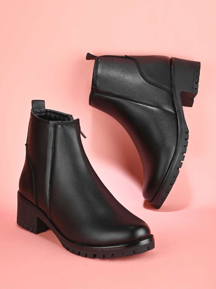 Boots myntra deals
