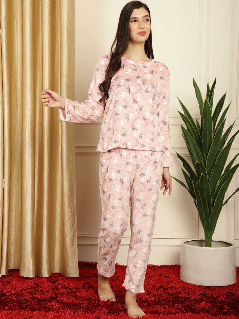 Woolen nightwear shop