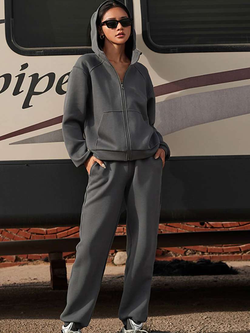 Loose fit tracksuit hotsell