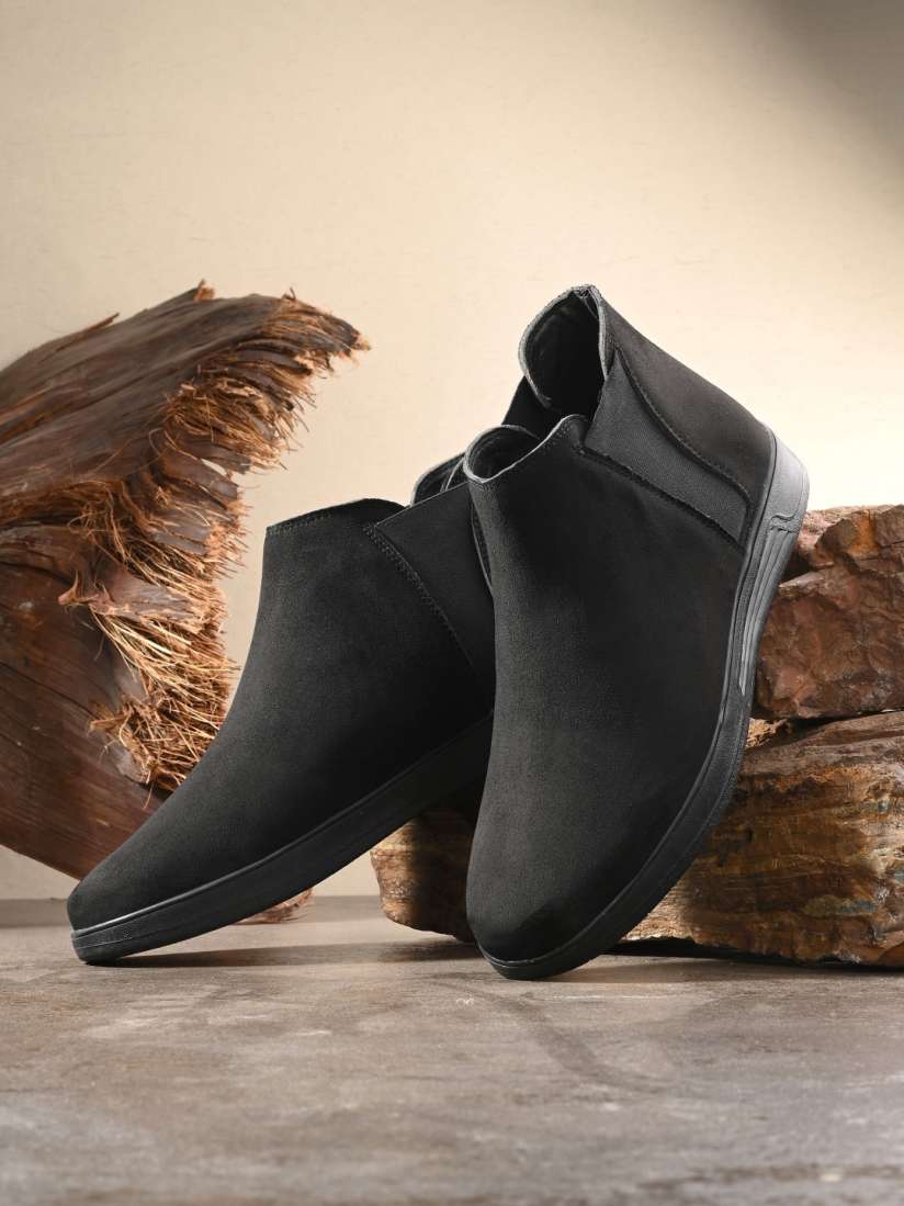Round toe chelsea boots online