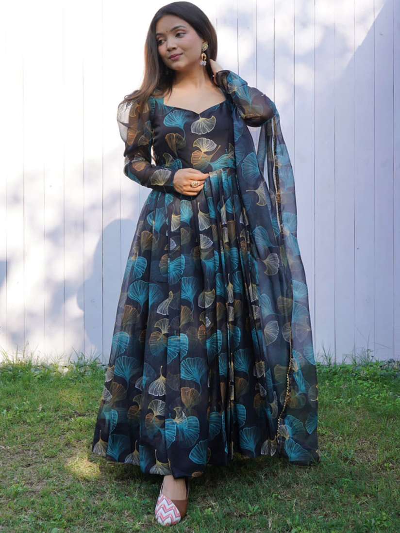 Myntra gown with dupatta clearance