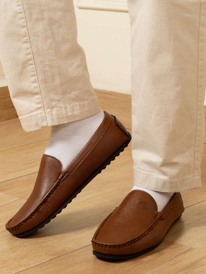 Lightweight moccasins store