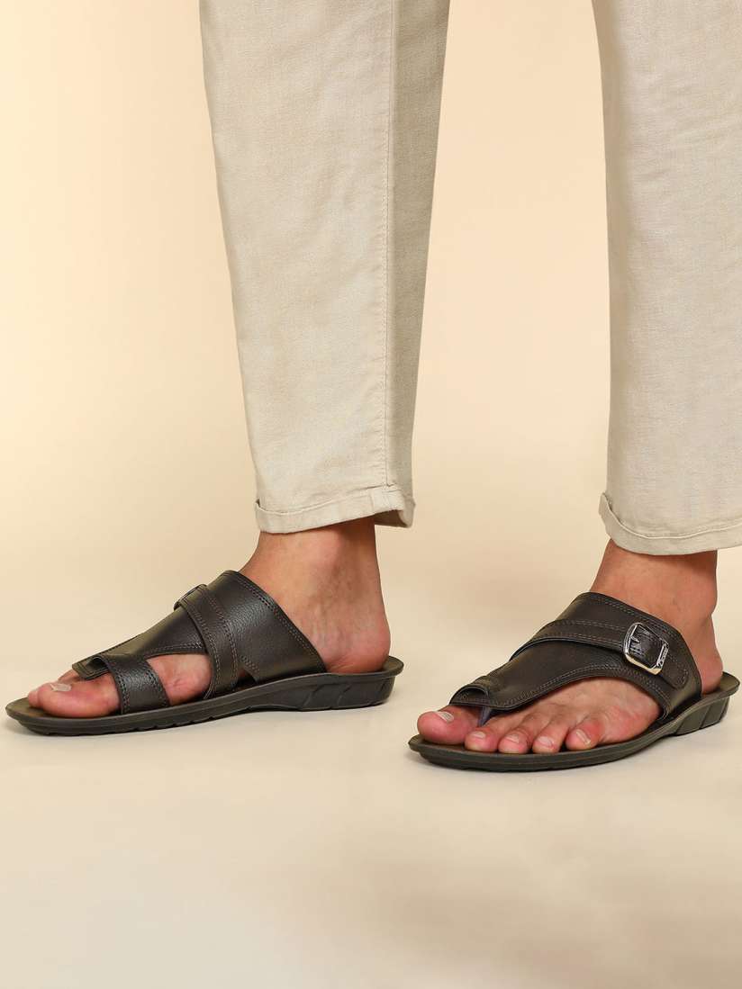 Buy Paragon Men Textured Lightweight Durable Comfort Sandals Sandals for Men 25796464 Myntra