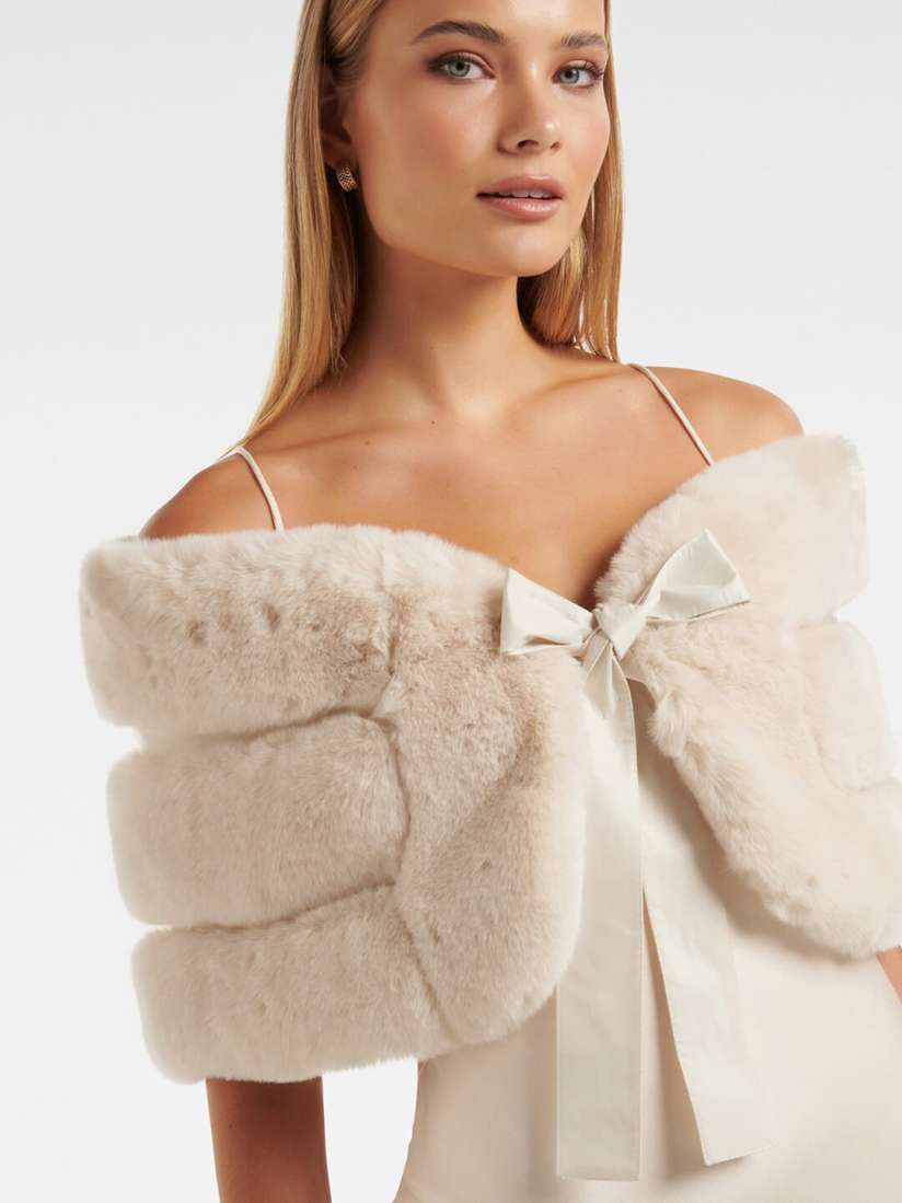 Fur shoulder cape 2025