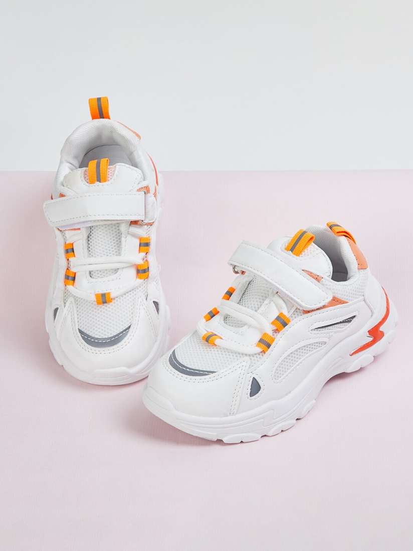 Running shoes with velcro straps online