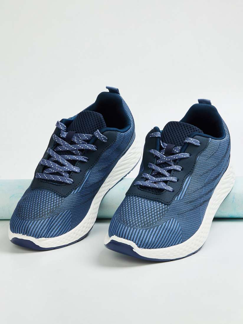 Mens flyknit shoes top