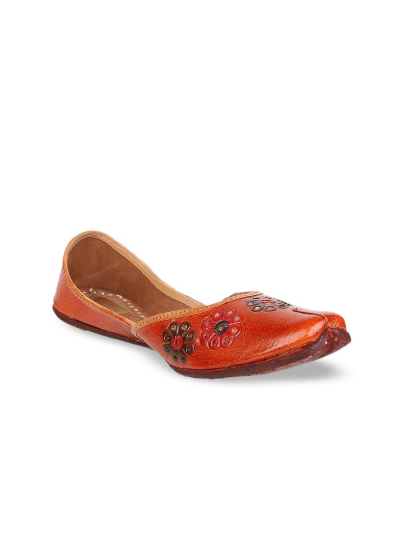 Buy Ta Chic Textured Leather Ethnic Mojaris Flats for Women 25990694 Myntra