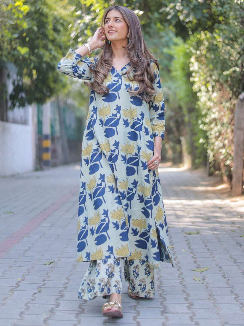 Buy DIMPLE DESIGN STUDIO Floral Printed V Neck Flared Pure Cotton Anarkali Kurta With Pant Kurta Sets for Women 26065122 Myntra