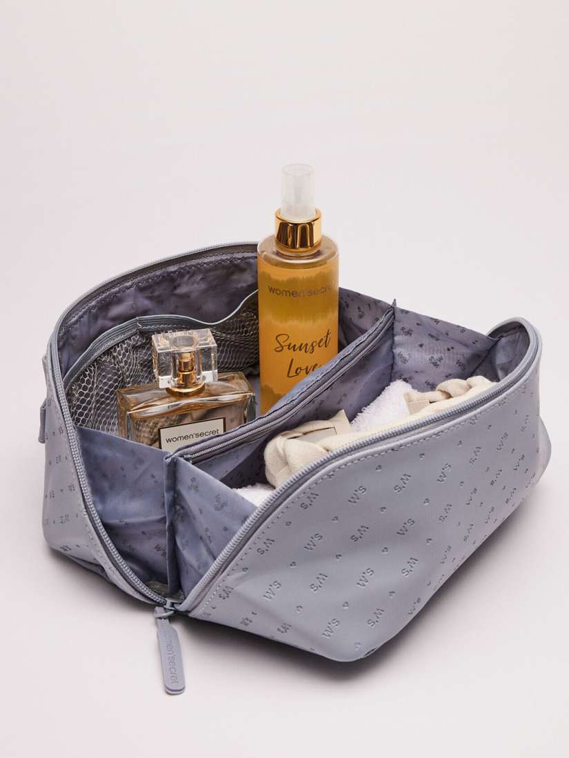 Myntra makeup pouch clearance