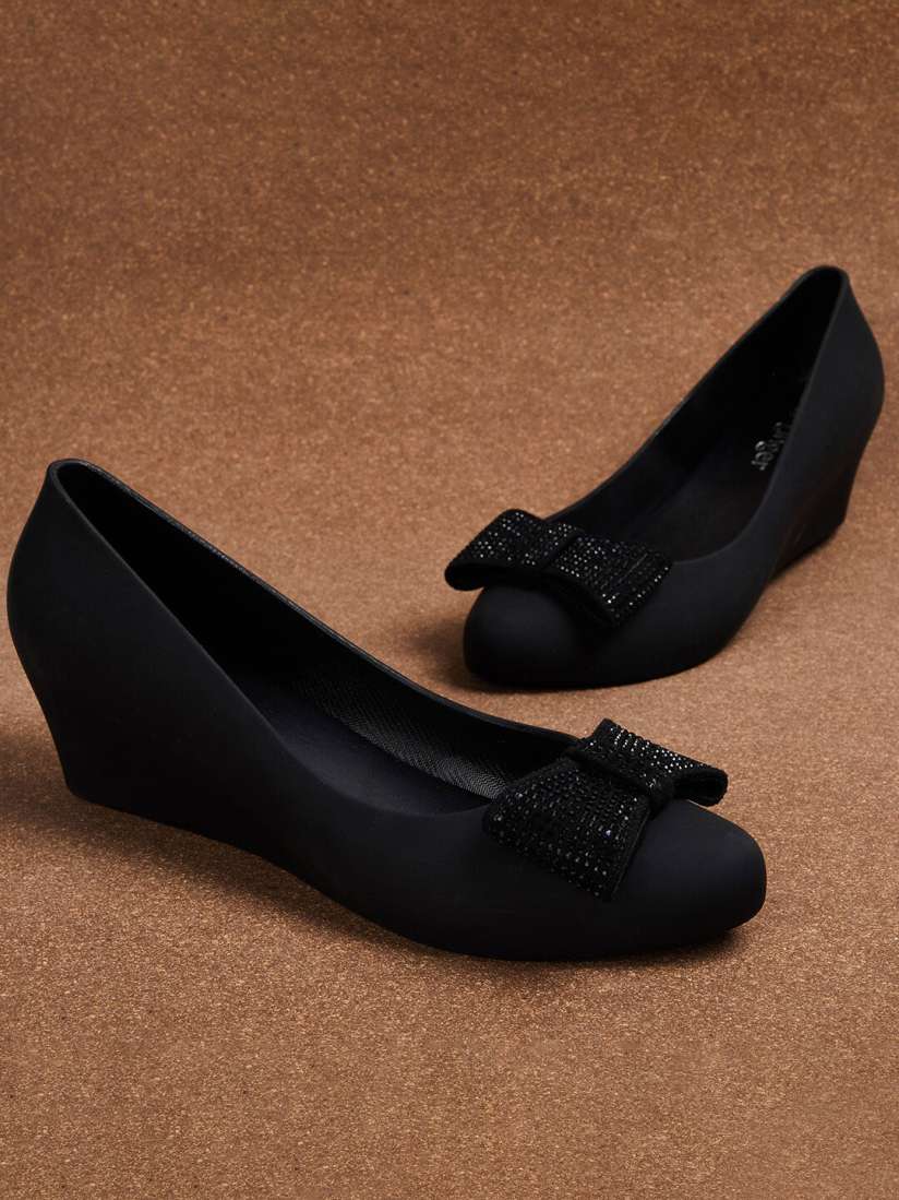 Pointed toe wedge heels clearance