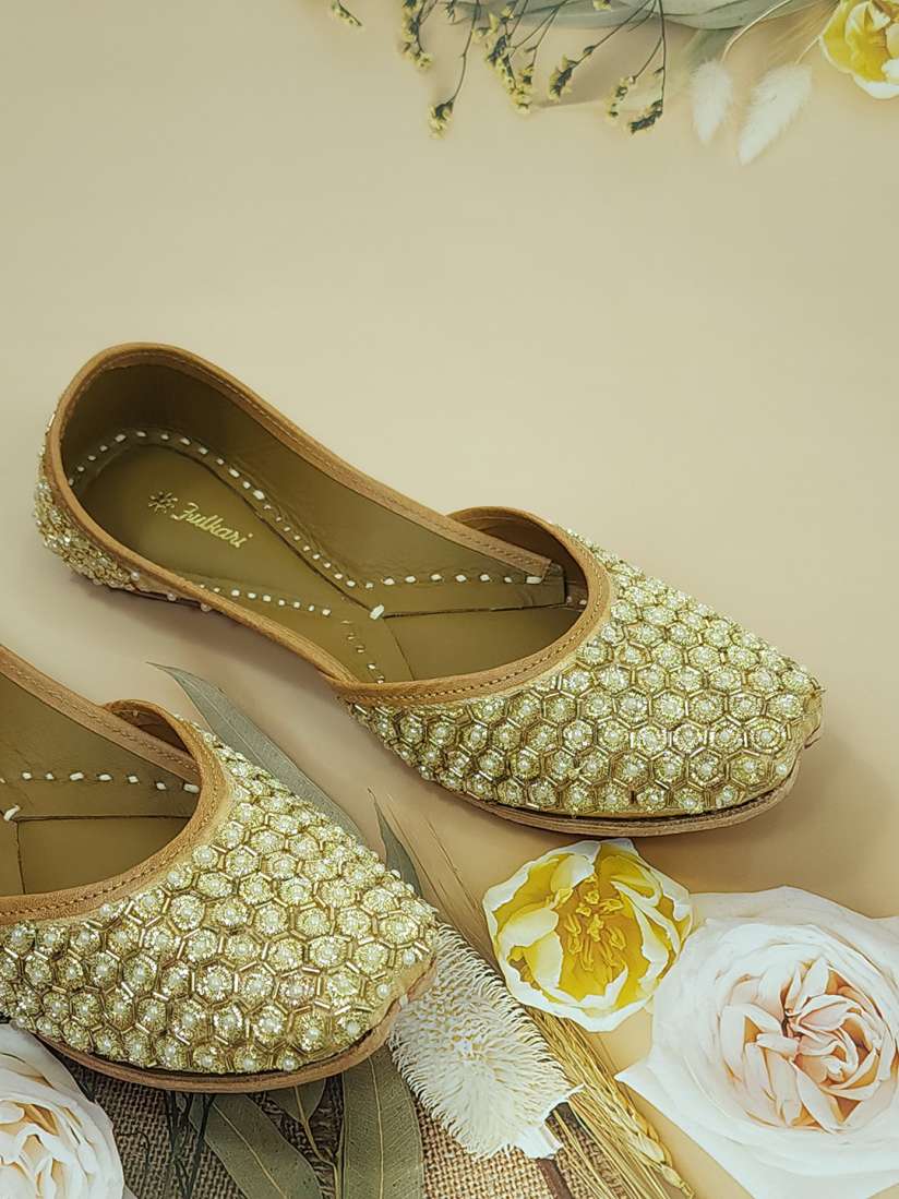 Myntra mojaris discount