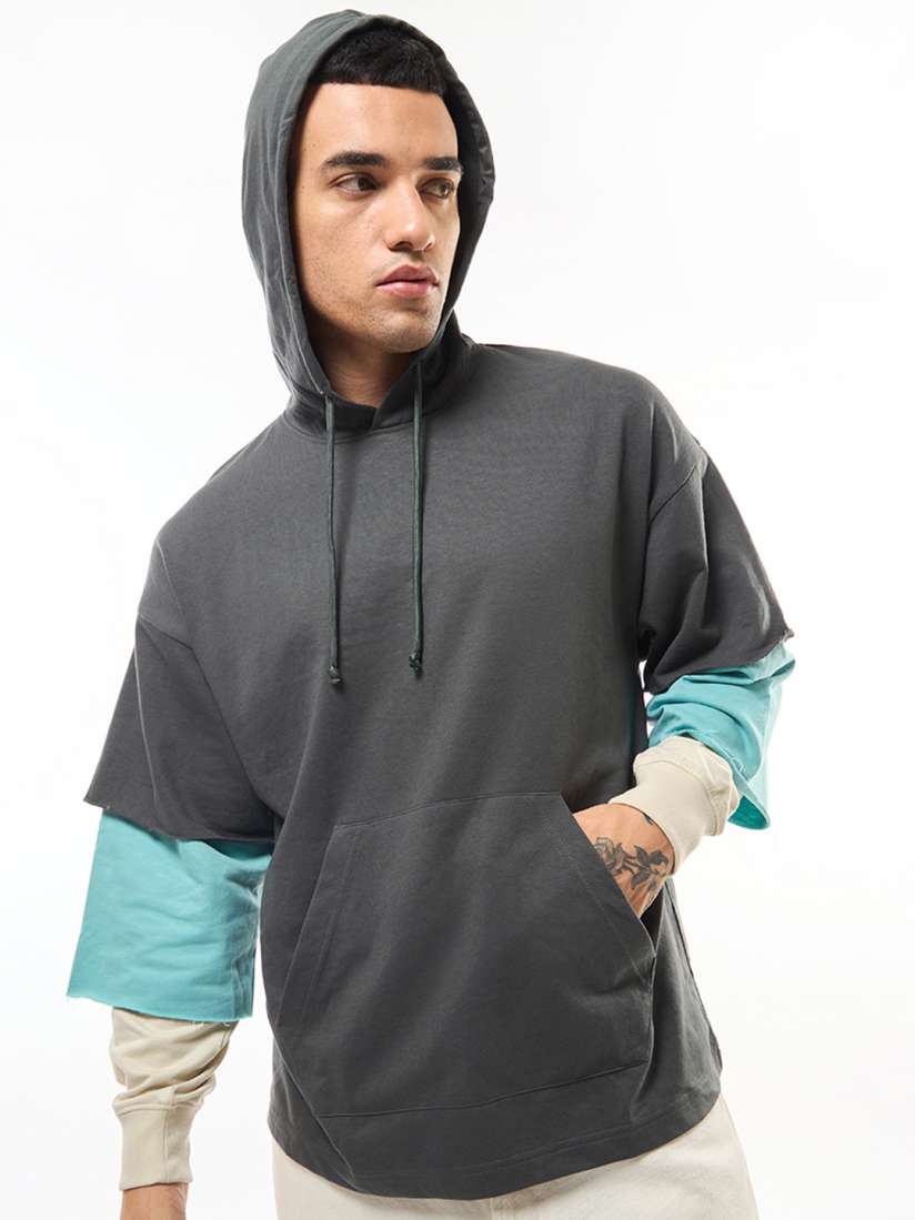 Hooded t shirt myntra deals