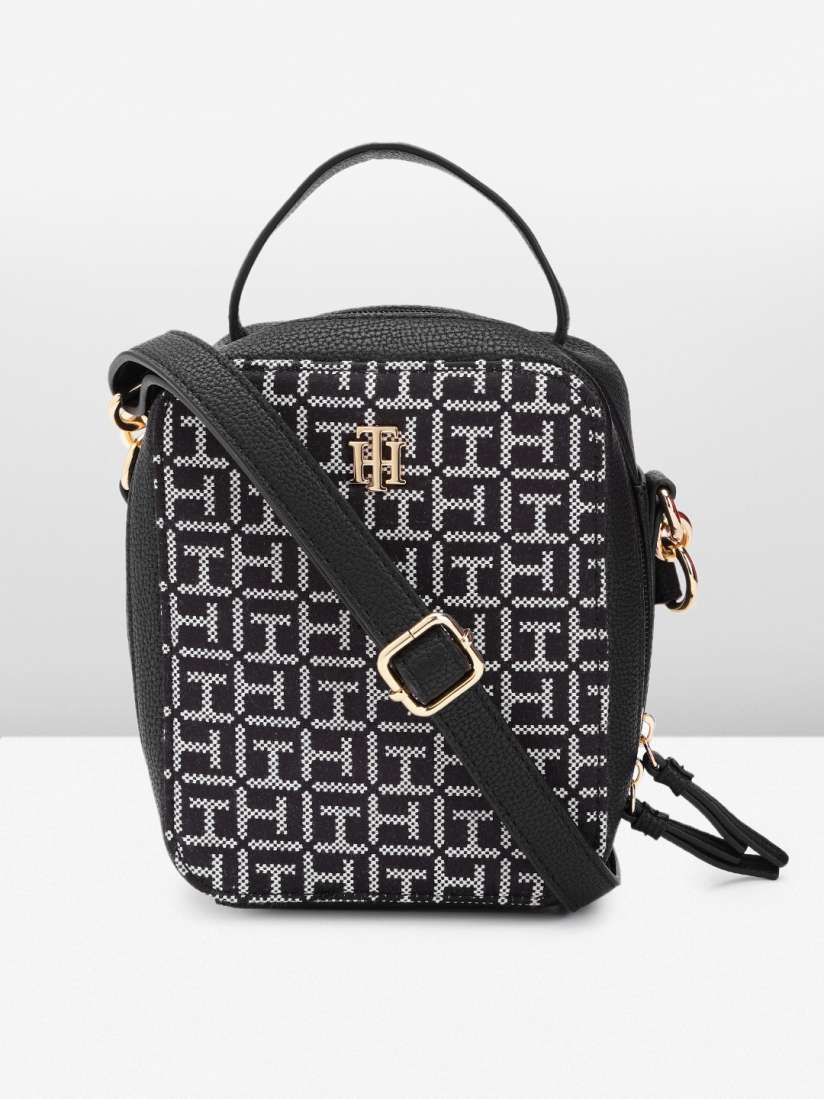 Tommy hilfiger bags myntra discount