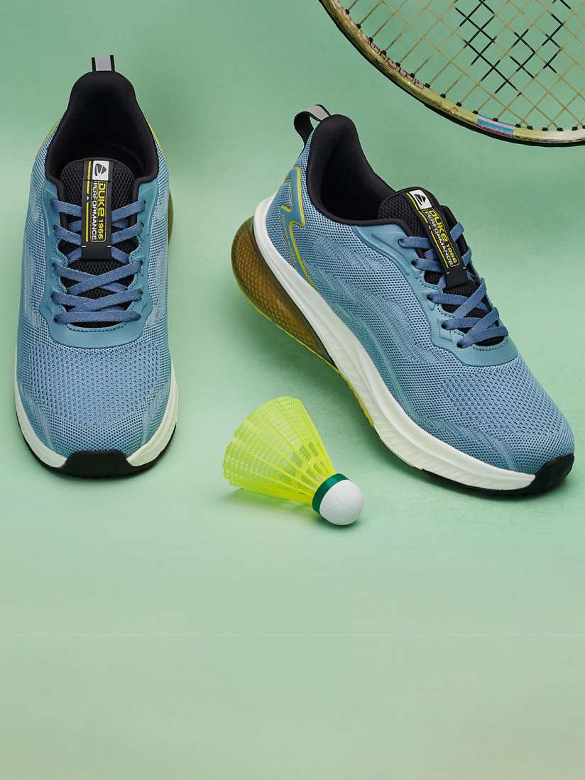 Lace up sports shoes shop