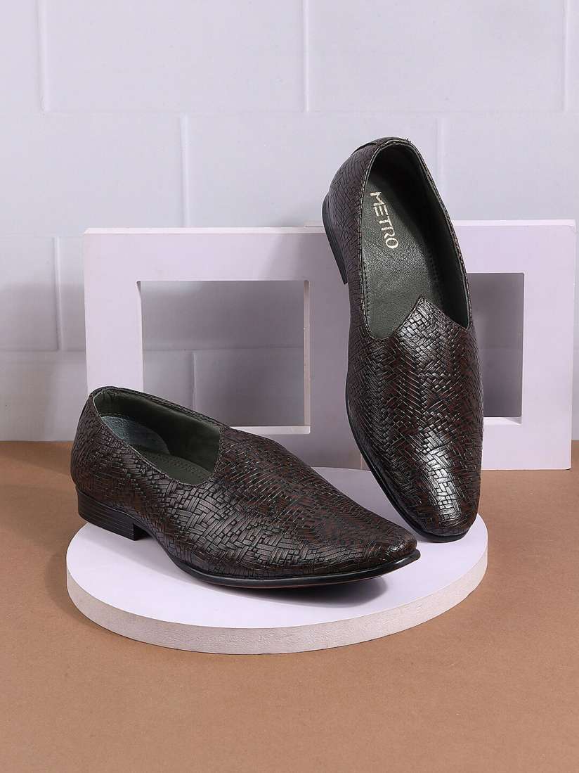 Buy Metro Men Pointed Toe Textured Leather Mojaris Casual Shoes for Men 26626564 Myntra