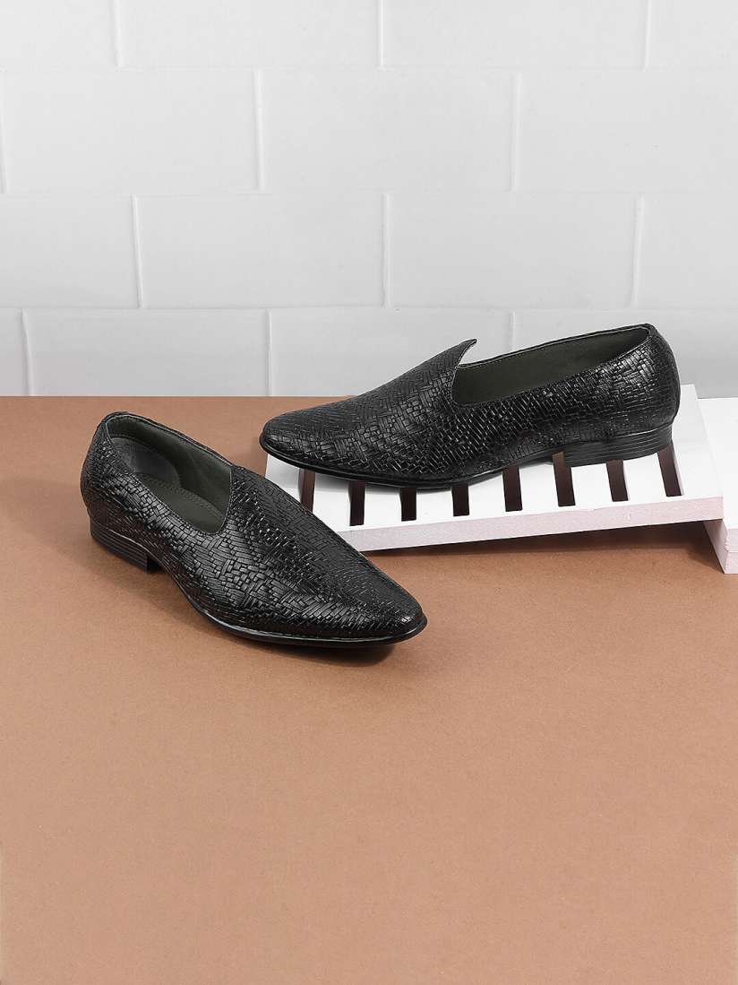 Buy Metro Men Pointed Toe Textured Leather Mojaris Casual Shoes for Men 26626584 Myntra
