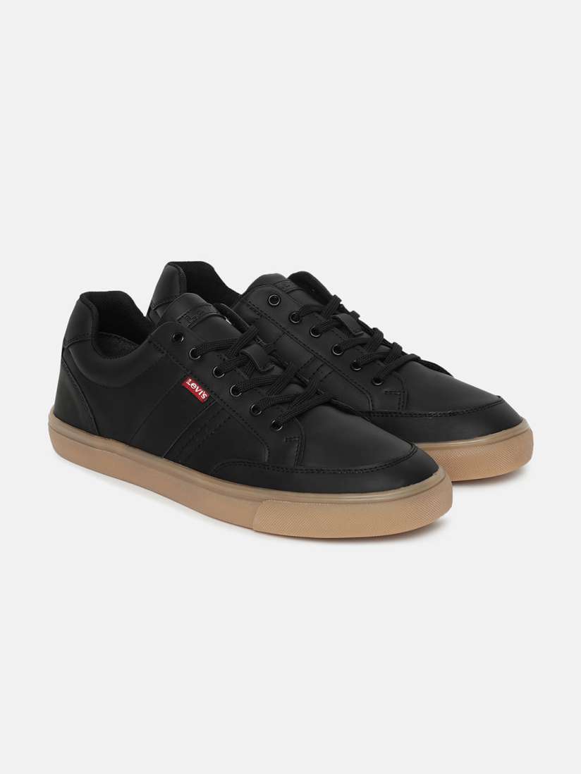 Levi's shoes under 1 sale
