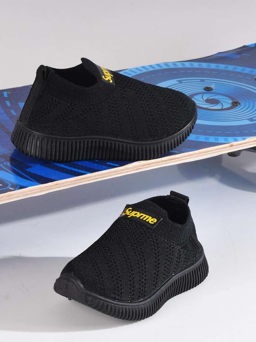 Boys flyknit hot sale