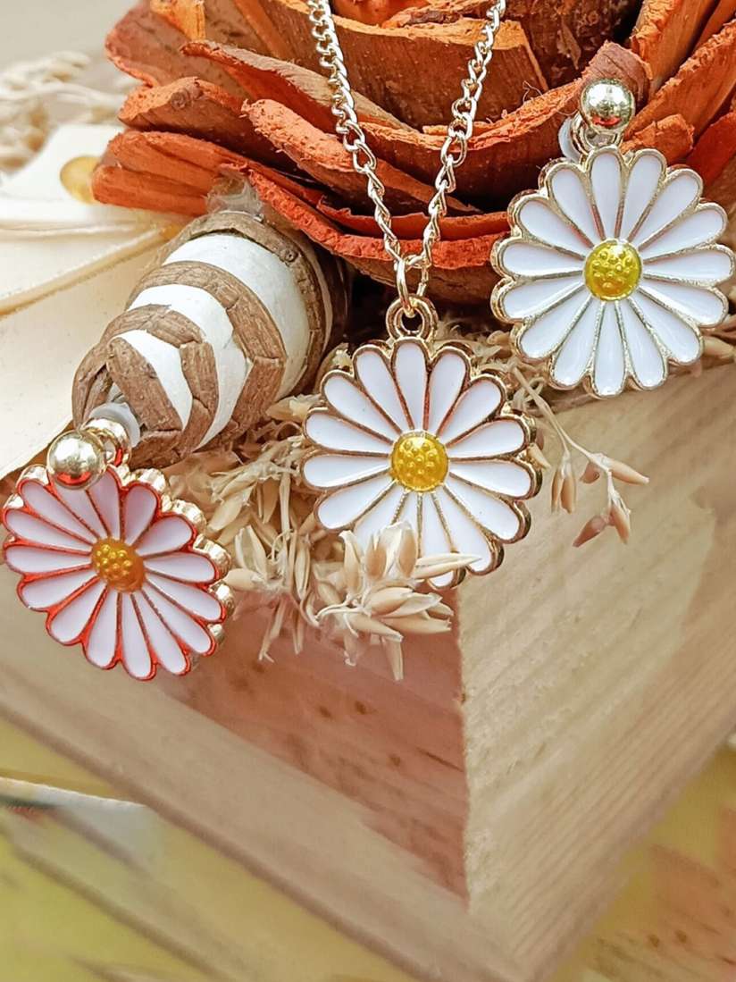 Flower jewellery myntra hotsell