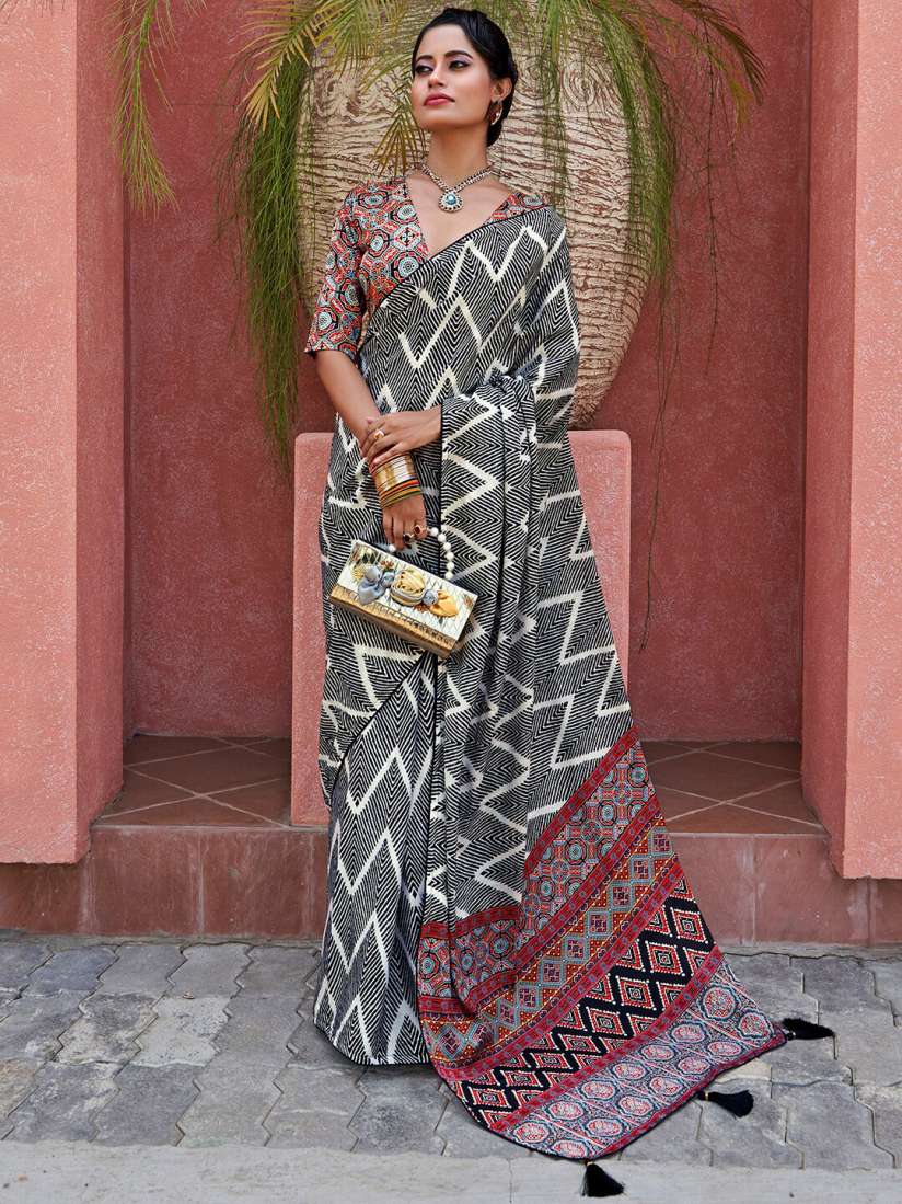 Buy Zeel Clothing Geometric Printed Saree Sarees for Women 27537966 Myntra