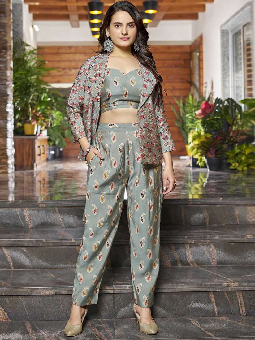 Trouser pants with crop top 2025