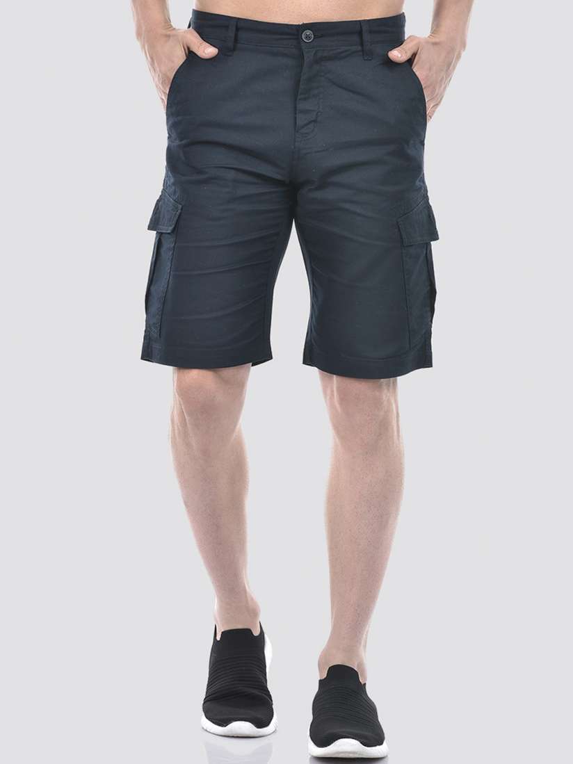 Loose cargo shorts discount