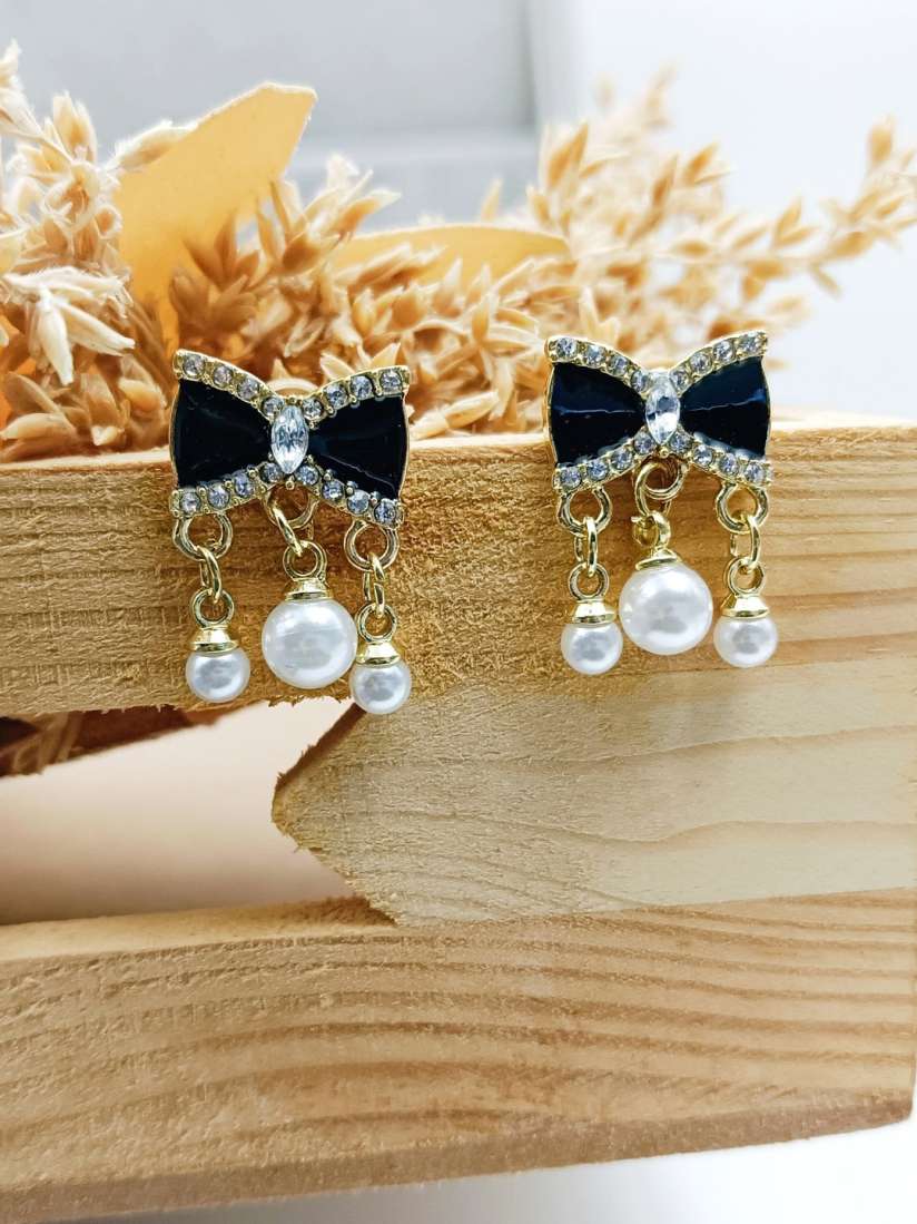 Buy Manikya Contemporary Drop Earrings Earrings for Women 27970570 Myntra