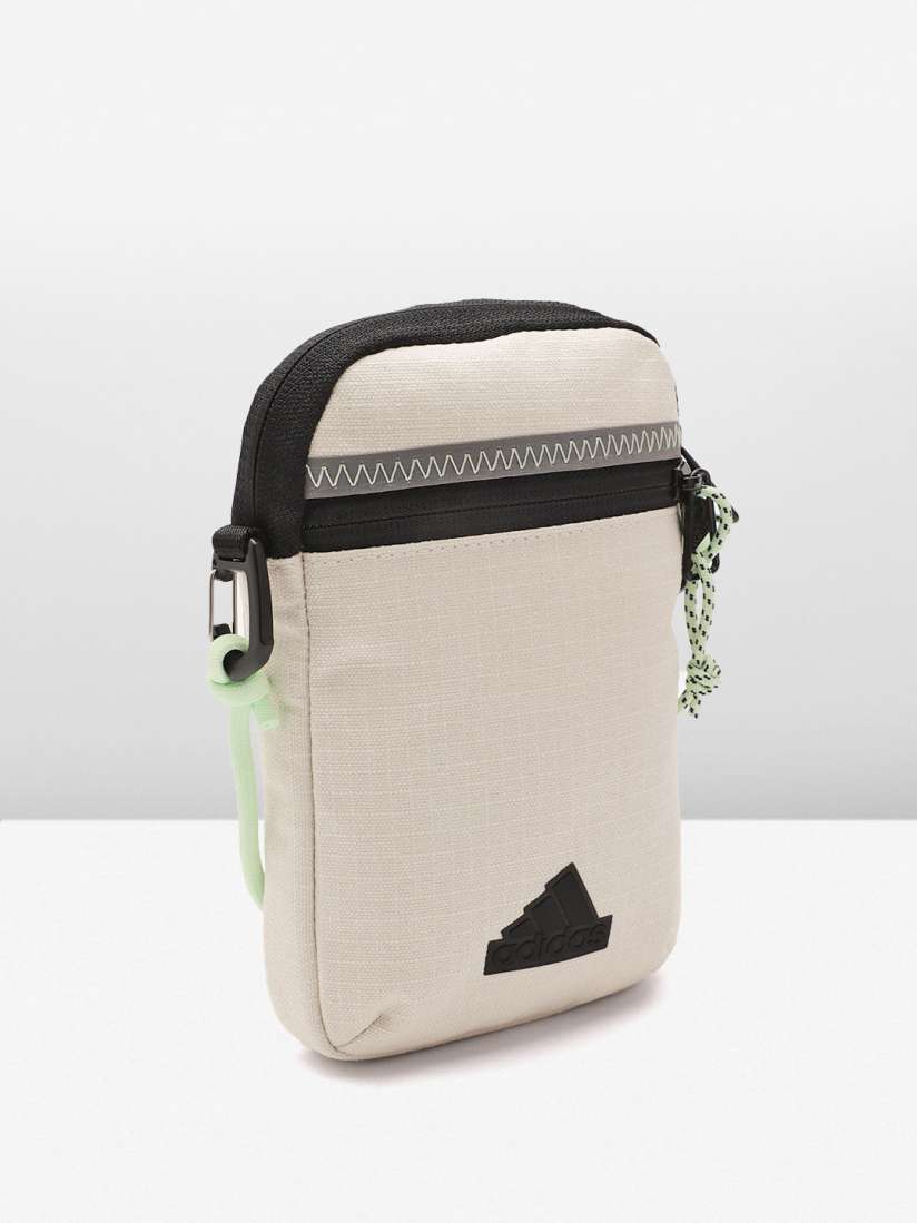 Adidas bags myntra 2025