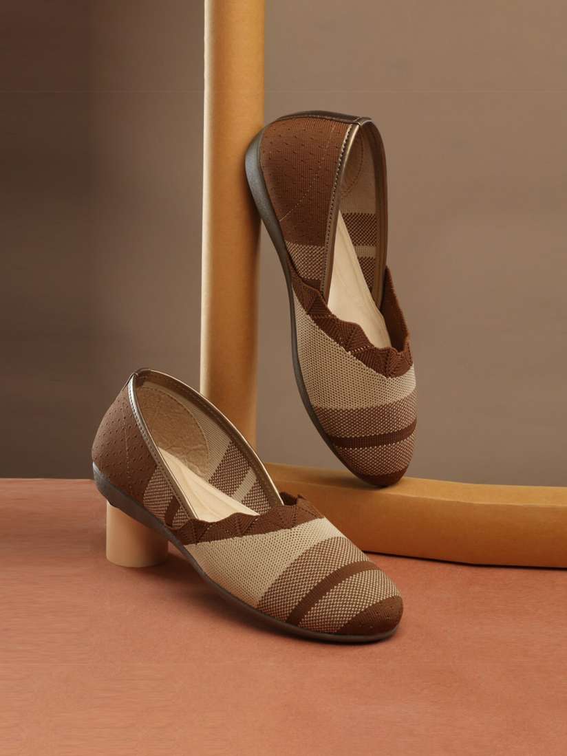 Buy DEAS Textured Mojaris Flats for Women 28494292 Myntra