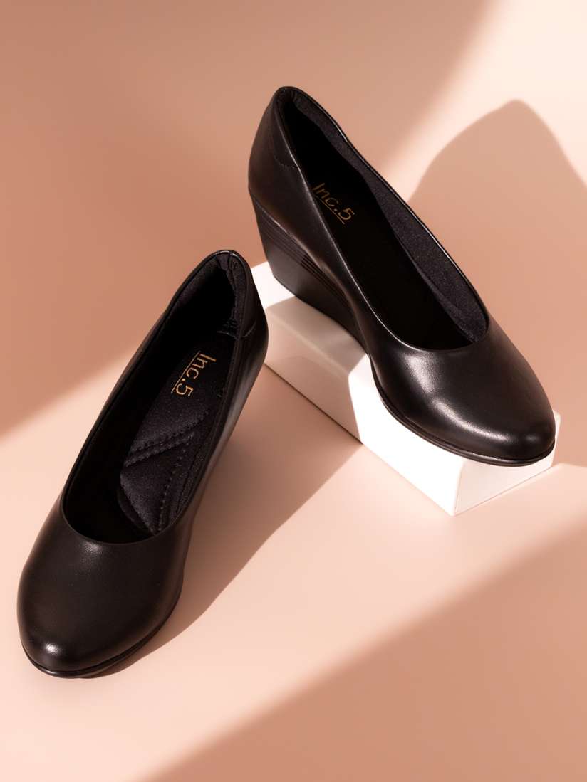 Round toe wedge online