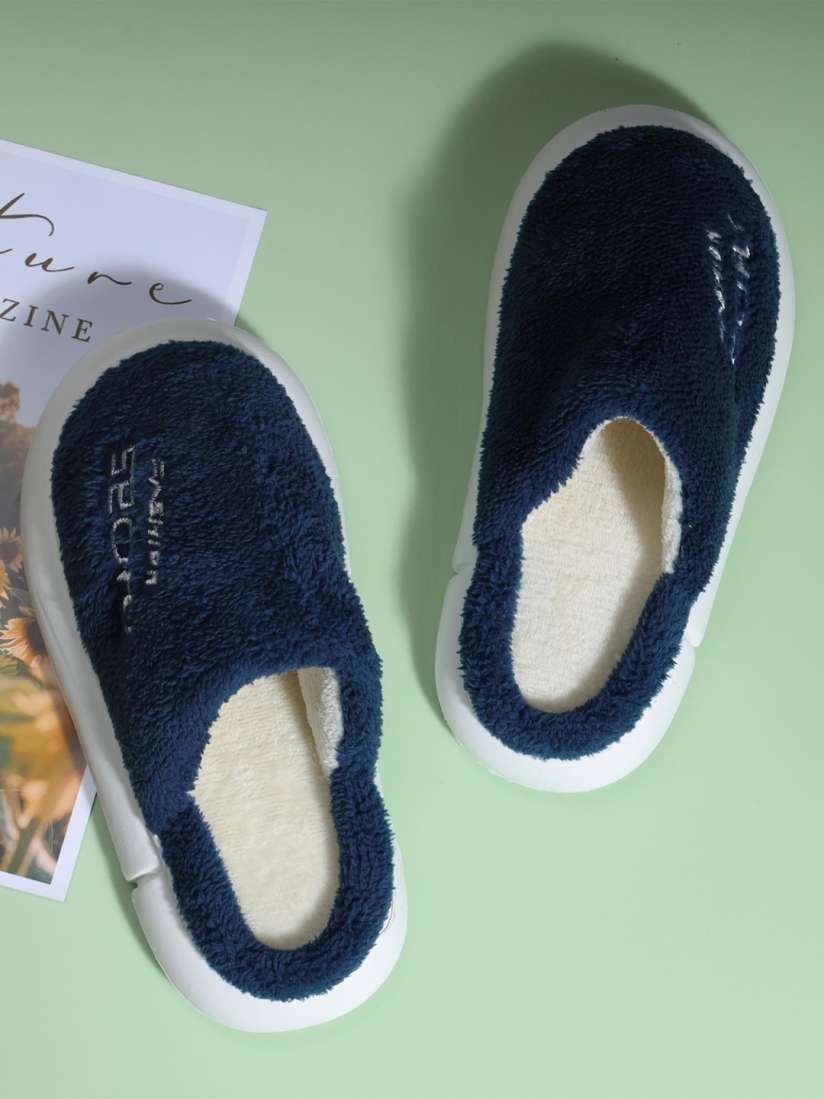 Mast and harbour slippers store