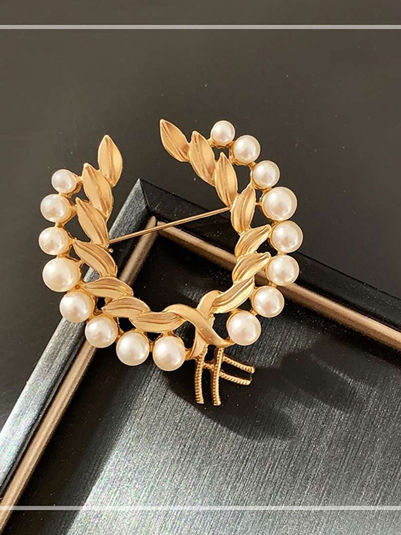 Unisex brooch discount