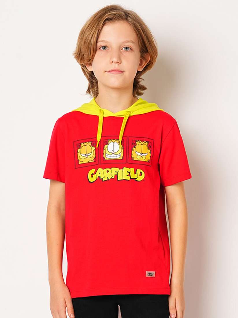 Hooded t shirt myntra discount
