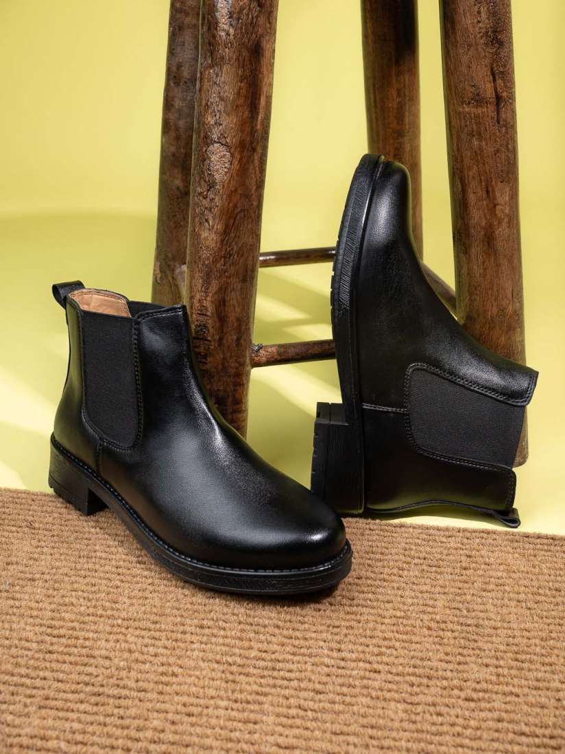 Chelsea boots myntra discount